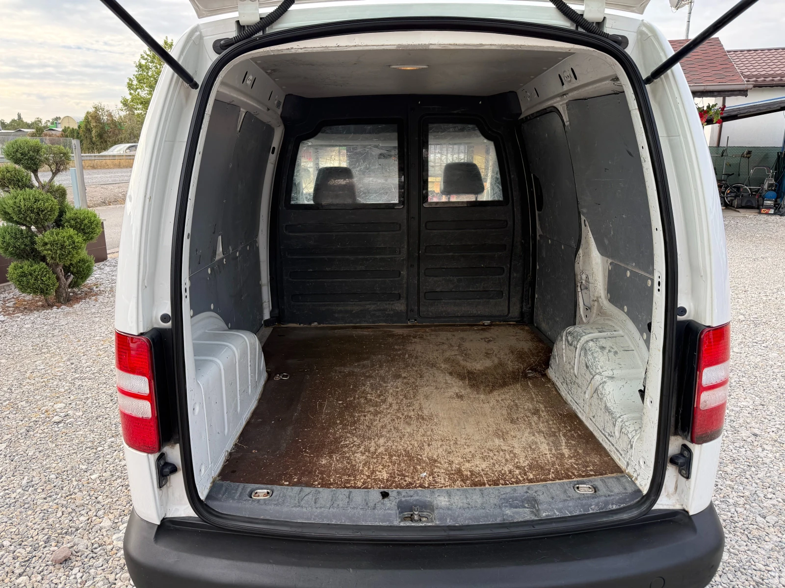 VW Caddy 2.0TDI КЛИМАТИК 109кс, снимка 13 - Автомобили и джипове - 56118163
