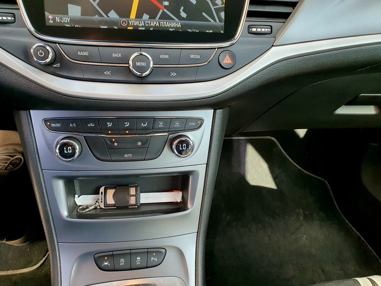 Opel Astra Automatic Sport, снимка 11 - Автомобили и джипове - 56119504