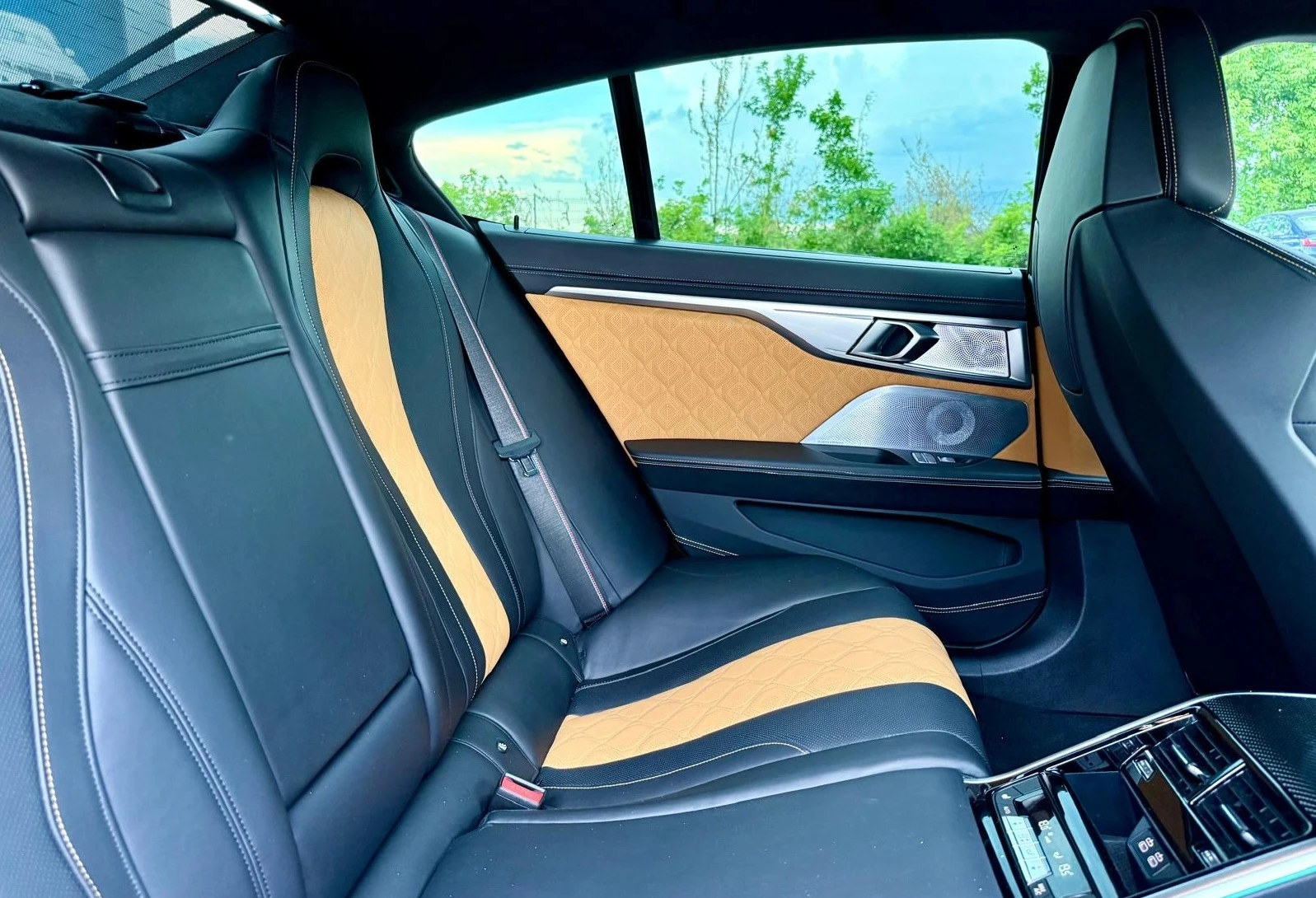 BMW M8 Competition Gran Coupe, снимка 8 - Автомобили и джипове - 56161126