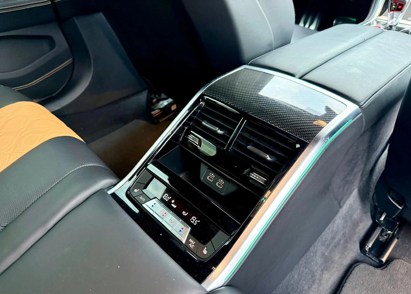 BMW M8 Competition Gran Coupe, снимка 7 - Автомобили и джипове - 56161126