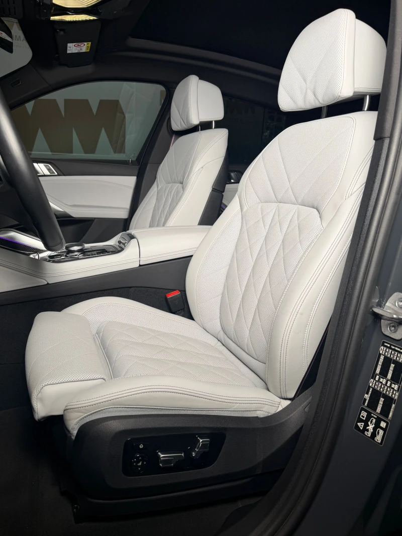 BMW X6 M60i* xDrive* M-Sport* HuD* Carbon* Harman* SkyLou, снимка 8 - Автомобили и джипове - 52752903