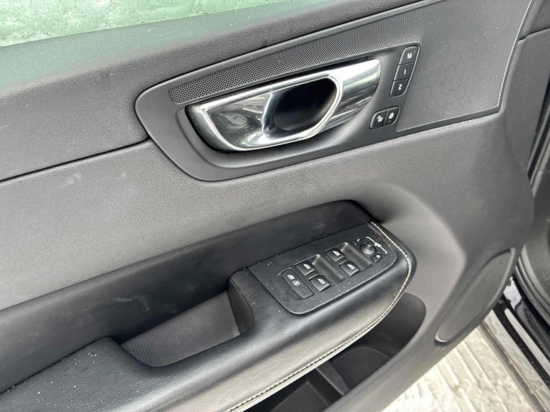 Volvo XC60 R Design  CARFAX, снимка 12 - Автомобили и джипове - 52812580