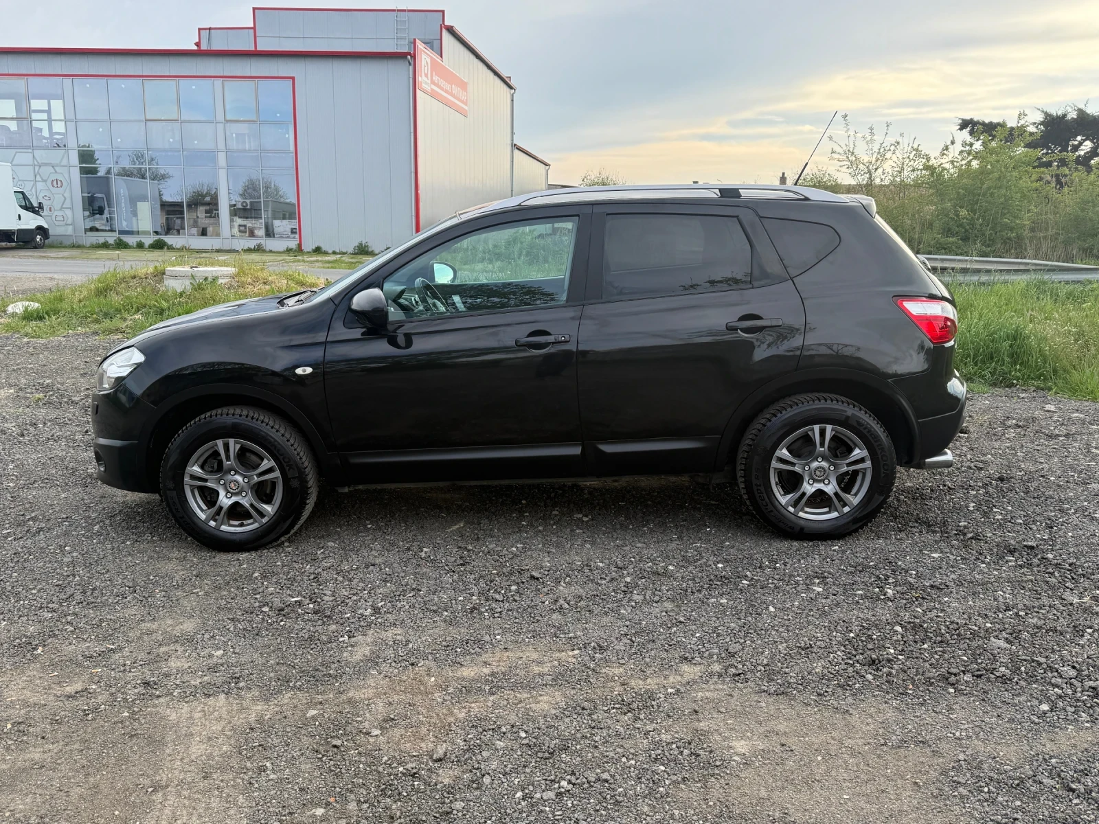 Nissan Qashqai 2.0i 4x4 - изображение 6