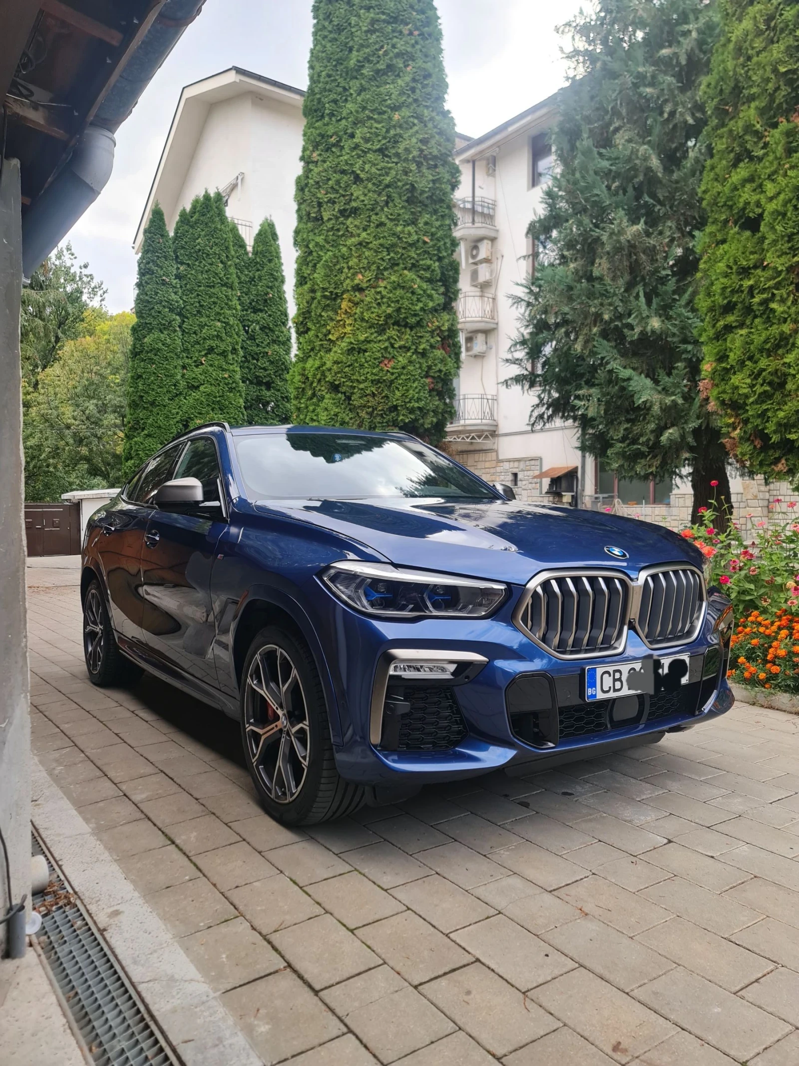BMW X6 M50i - изображение 2