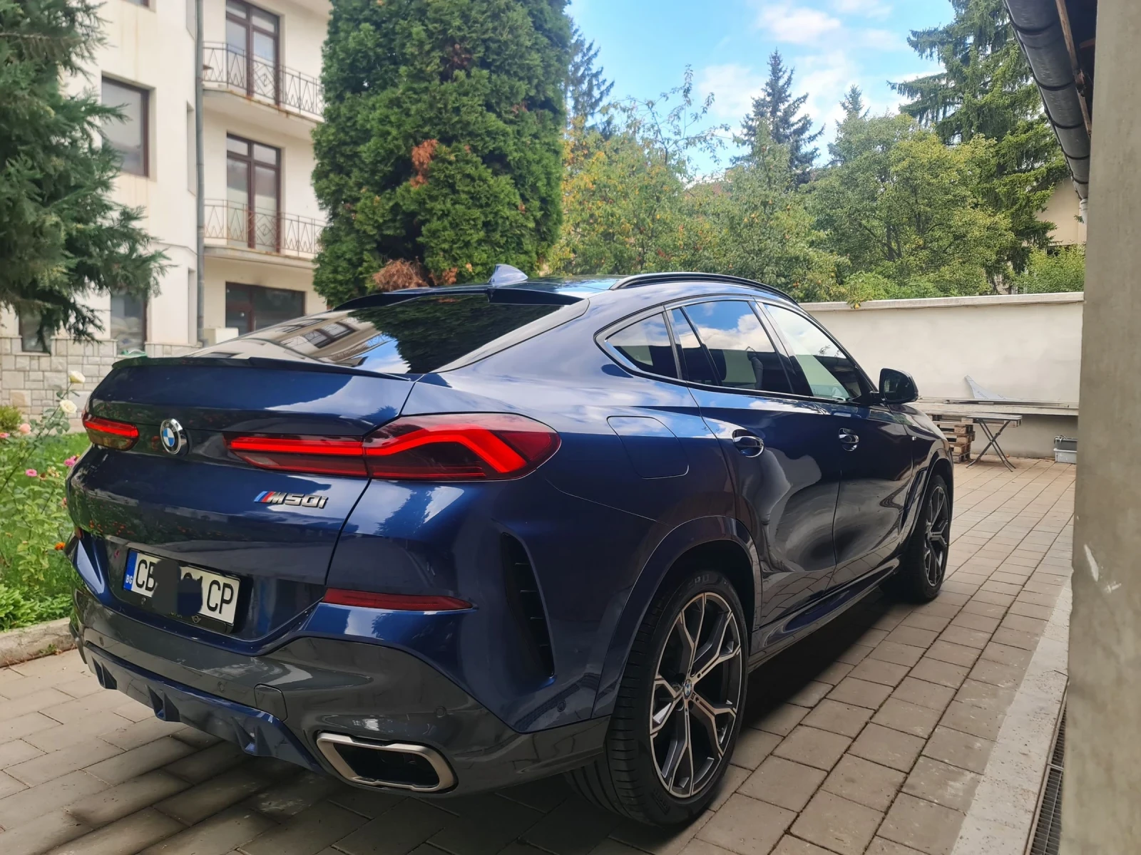 BMW X6 M50i - изображение 3