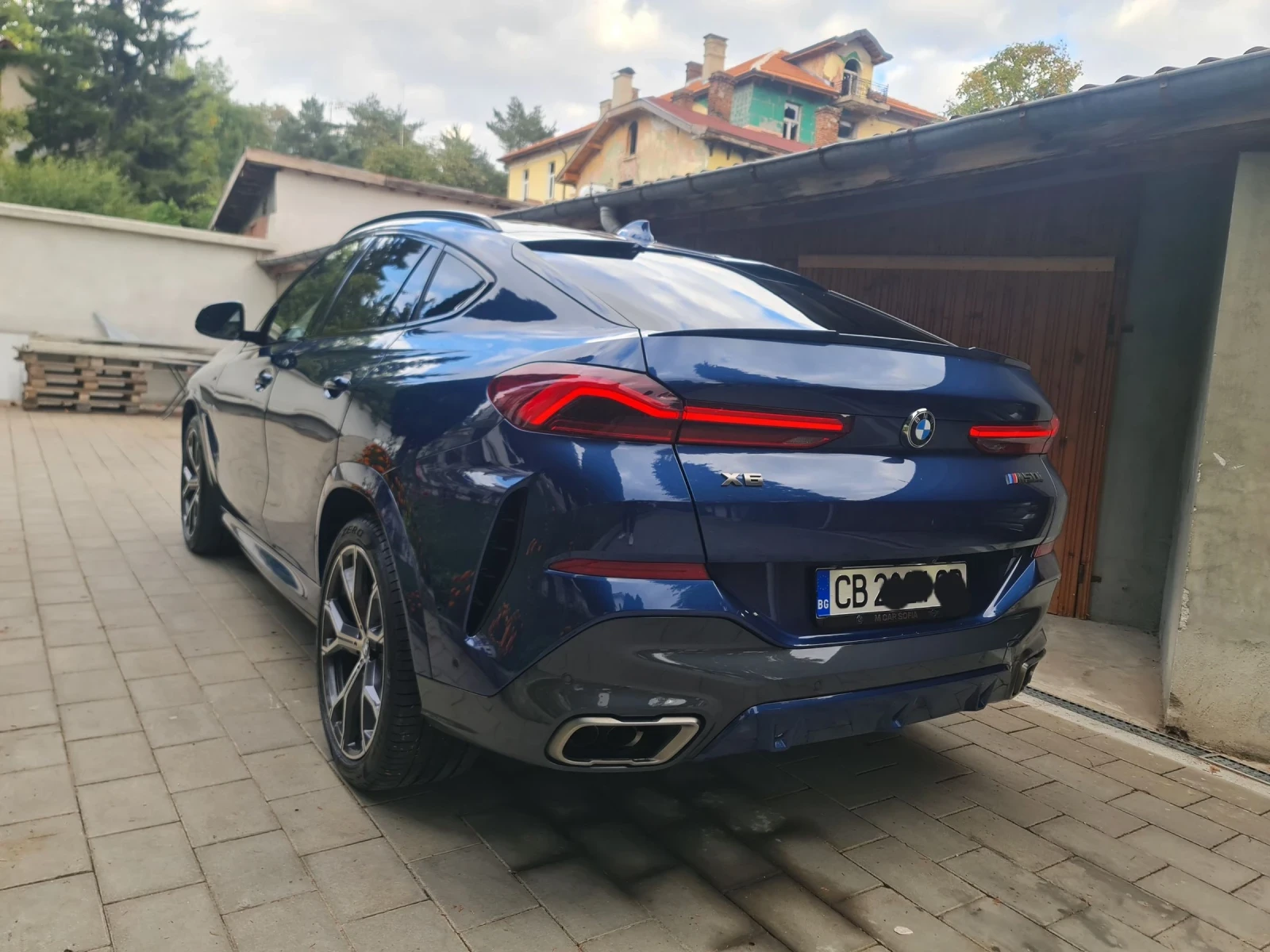 BMW X6 M50i - изображение 4