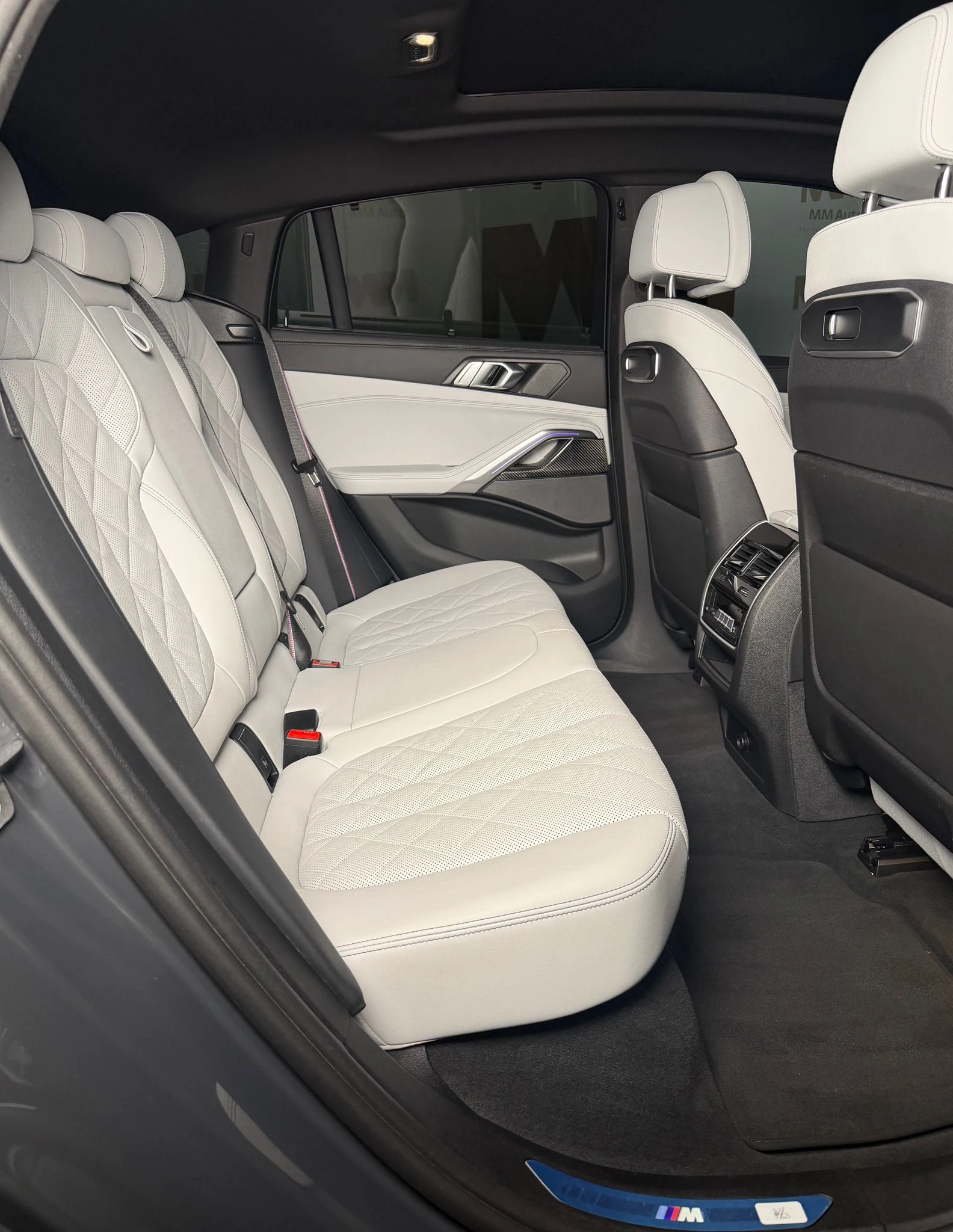 BMW X6 M60i* xDrive* M-Sport* HuD* Carbon* Harman* SkyLou | Mobile.bg � ����������� 12