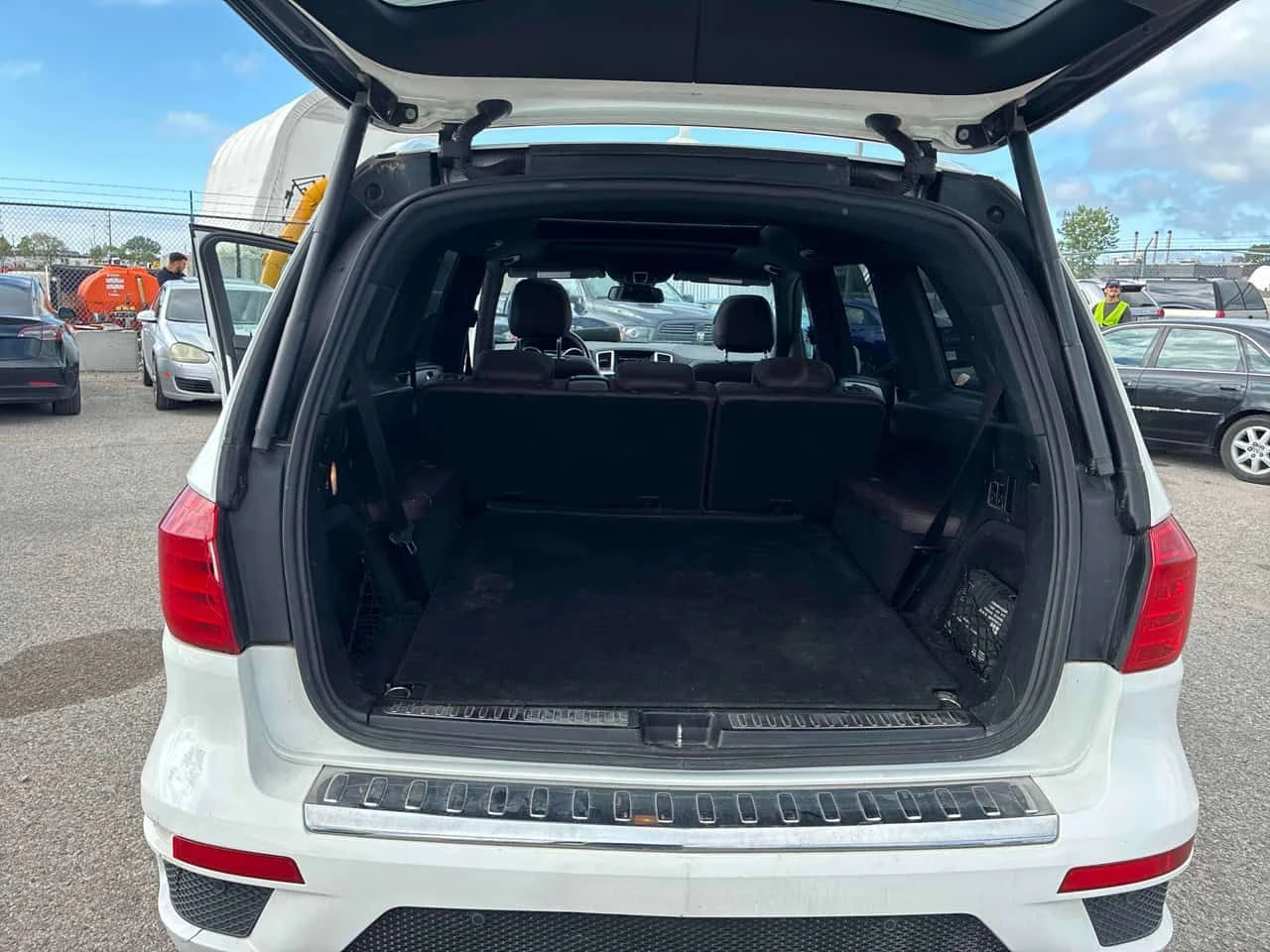Mercedes-Benz GL * 350 BlueTEC * АВТОКРЕДИТ * ПАНОРАМА * ПОДГРЕВИ *, снимка 14 - Автомобили и джипове - 55193818