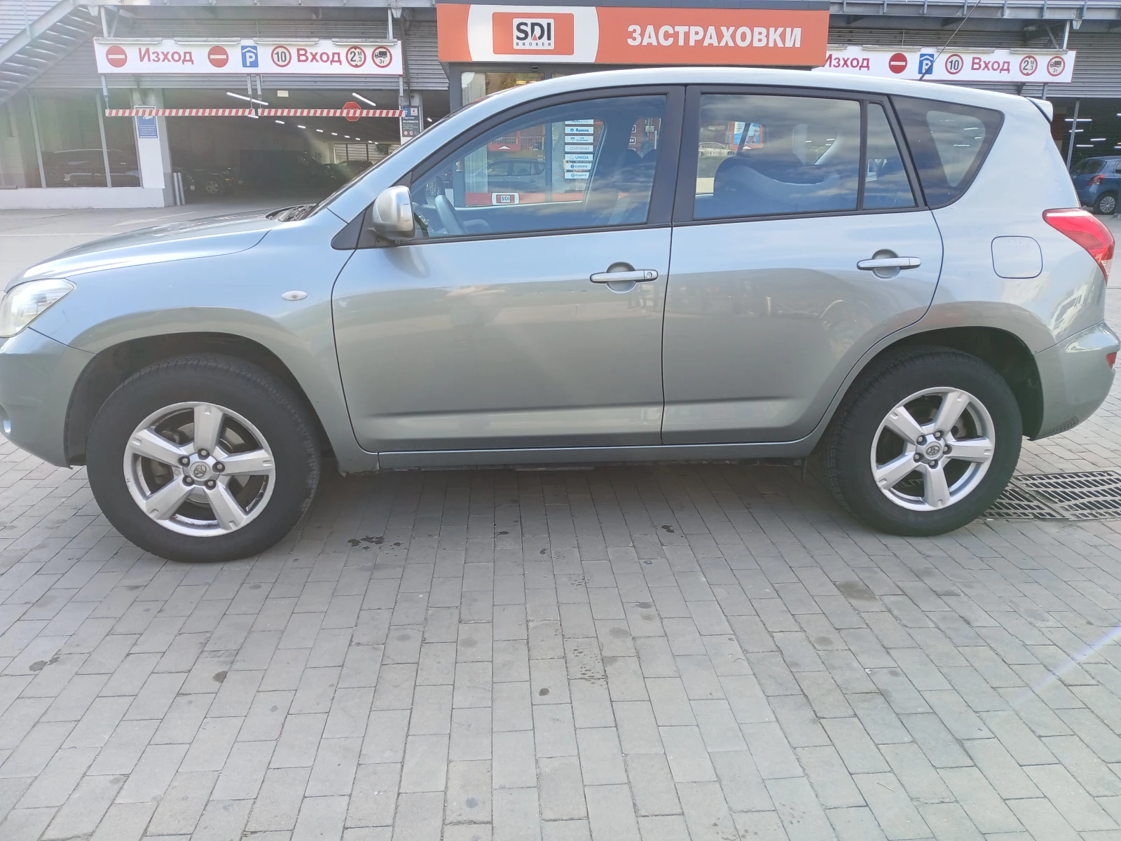 Toyota Rav4 2.0 VVTi, снимка 8 - Автомобили и джипове - 55670140