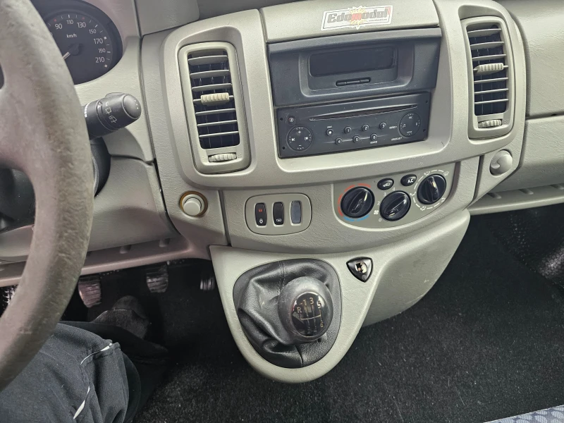 Renault Trafic 2.0d, снимка 10 - Бусове и автобуси - 49312296