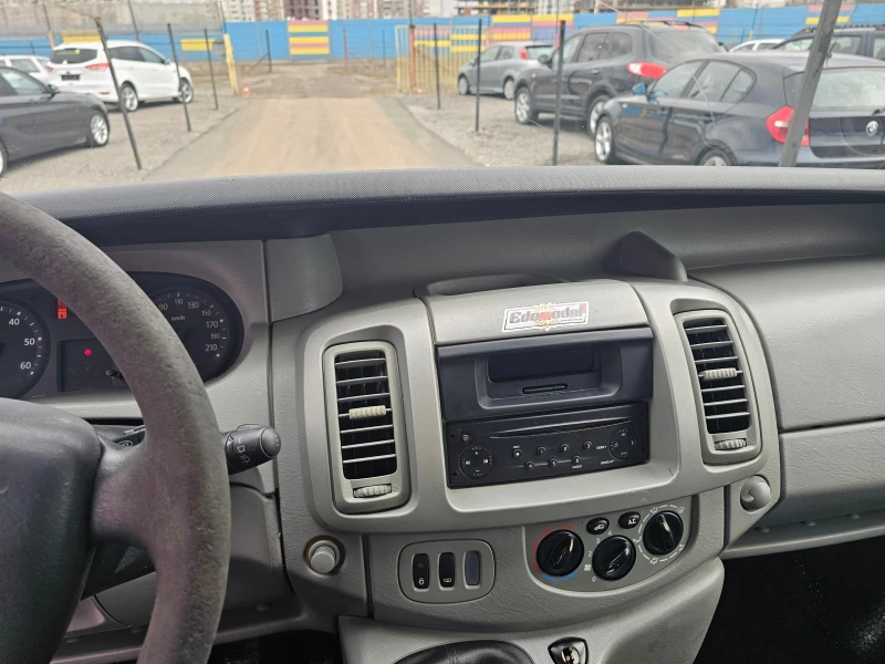 Renault Trafic 2.0d, снимка 11 - Бусове и автобуси - 49312296