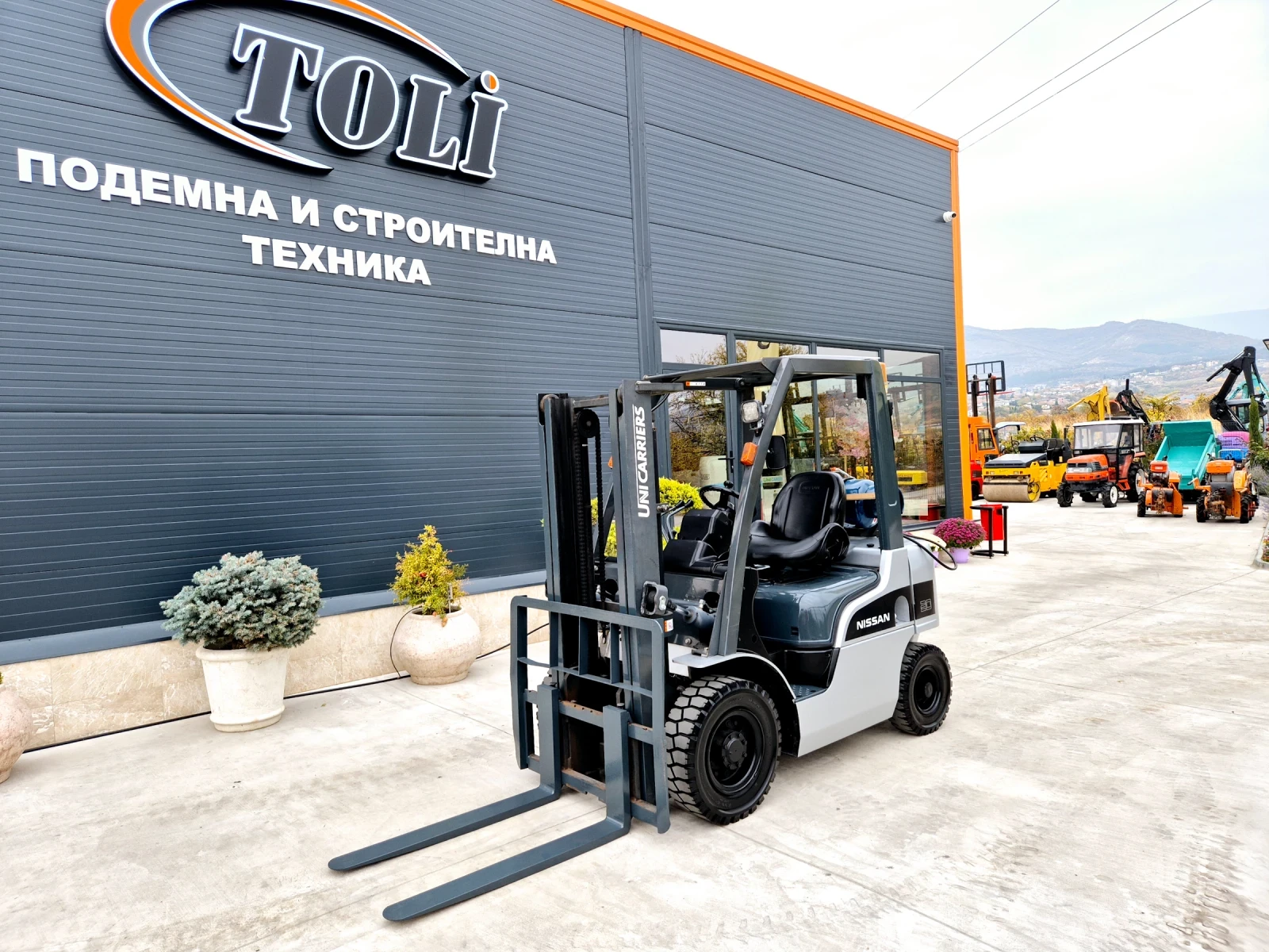 Мотокар Nissan 2 тона / ГАЗ + БЕНЗИН / КАТО НОВ , снимка 1