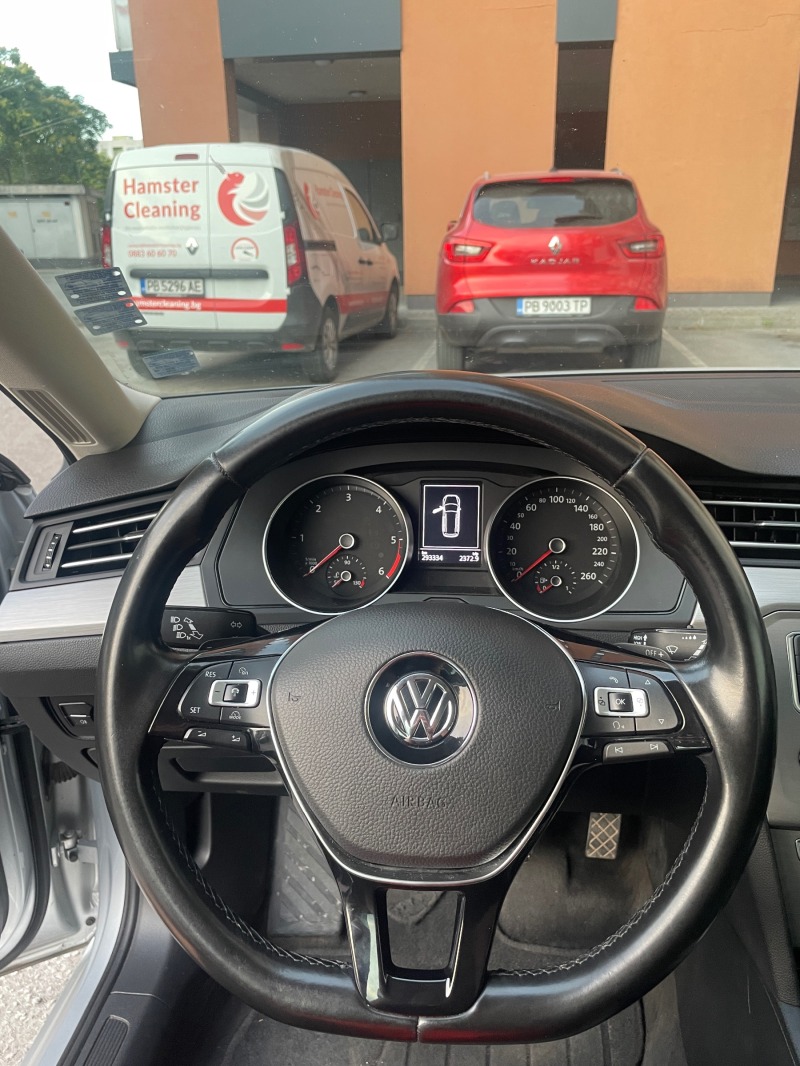 VW Passat, снимка 13 - Автомобили и джипове - 46389543