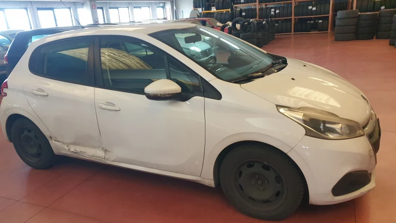 Peugeot 208 1.2 benzin Euro6B нов внос от Италия , снимка 7 - Автомобили и джипове - 47871614