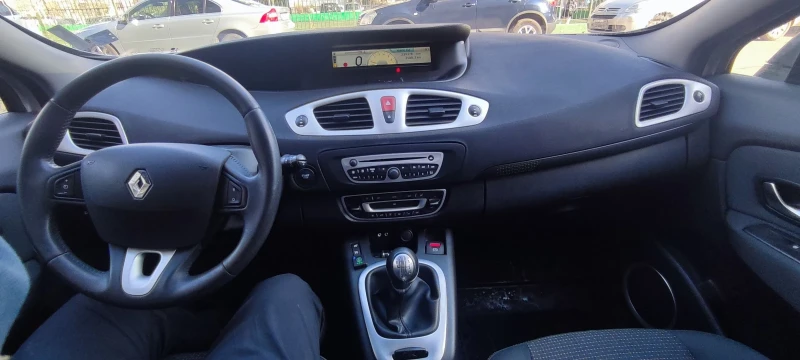 Renault Scenic, снимка 10 - Автомобили и джипове - 48918373