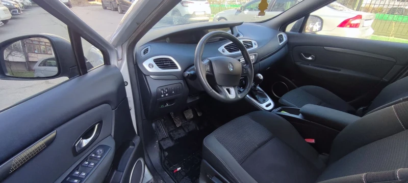 Renault Scenic, снимка 17 - Автомобили и джипове - 48918373