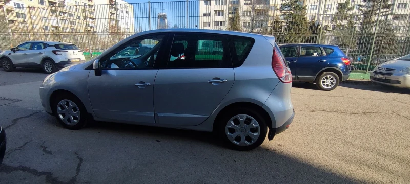 Renault Scenic, снимка 6 - Автомобили и джипове - 48918373