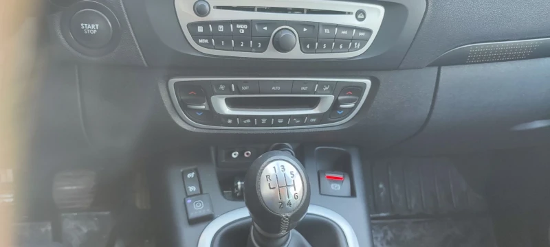 Renault Scenic, снимка 12 - Автомобили и джипове - 48918373