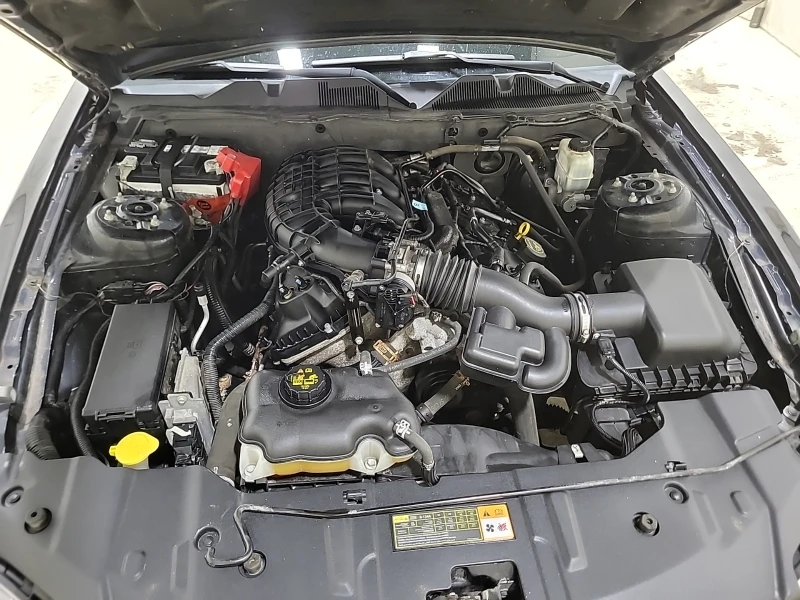 Ford Mustang 3.7 V6 (305кс) | Авто кредит, снимка 14 - Автомобили и джипове - 53478261