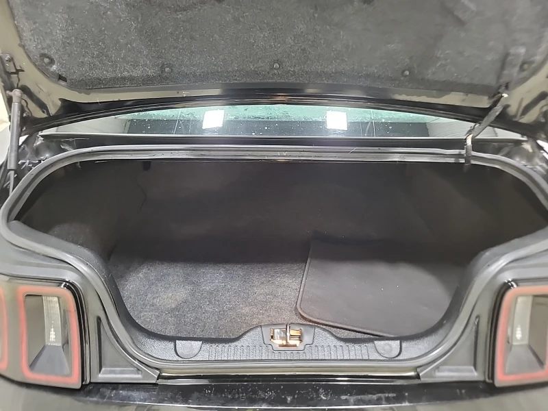 Ford Mustang 3.7 V6 (305кс) | Авто кредит, снимка 12 - Автомобили и джипове - 53478261