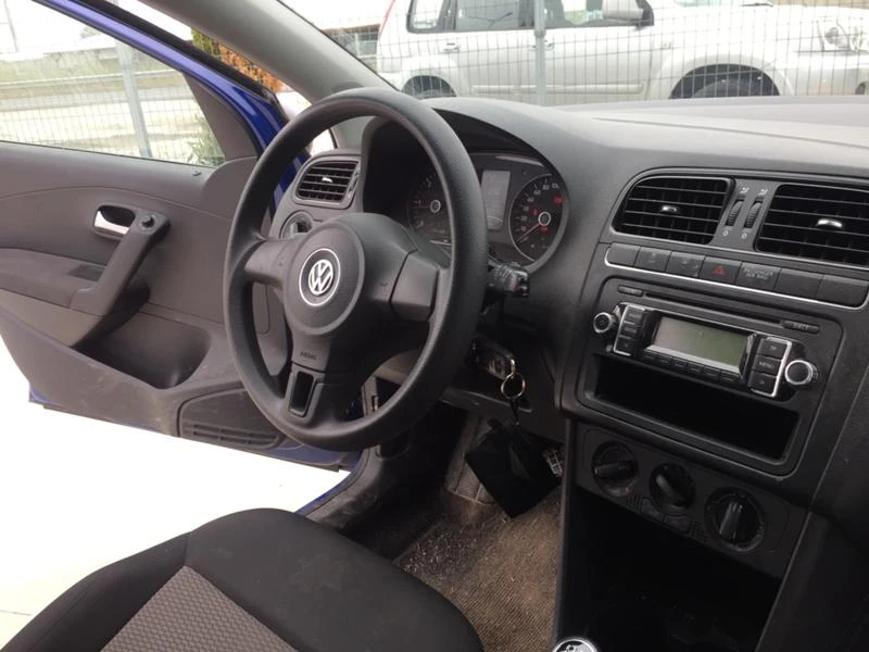 VW Polo 1.6 tdi, снимка 6 - Автомобили и джипове - 32909419