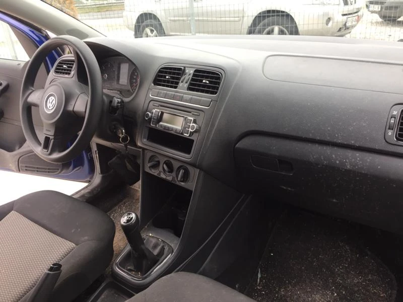 VW Polo 1.6 tdi, снимка 5 - Автомобили и джипове - 32909419