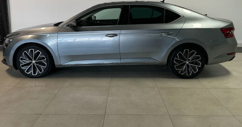 Skoda Superb Седан L&K Pano Matrix - 49499 лв. - 14400142 | Car24.bg