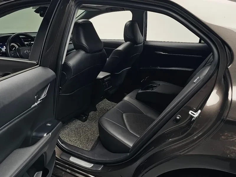 Toyota Camry 2.5 SPORTS EDITION (MONOTONE), снимка 11 - Автомобили и джипове - 55047518