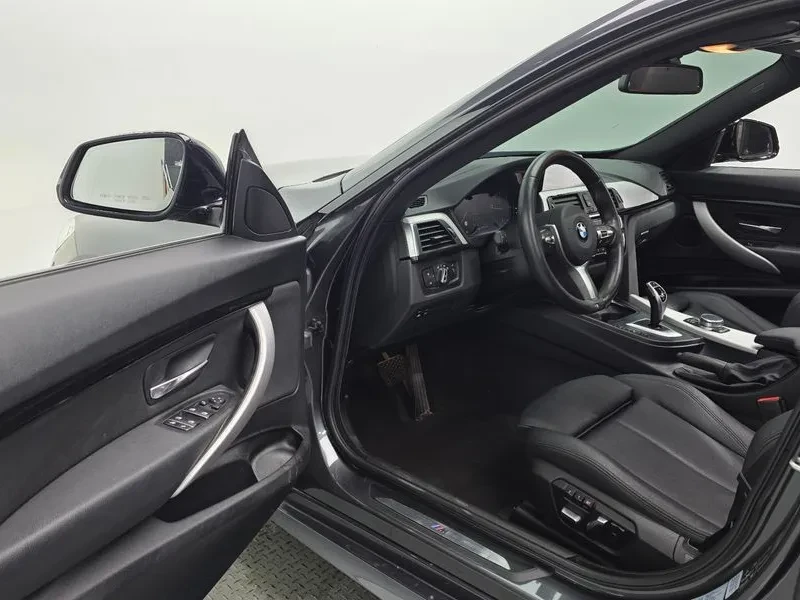 BMW 320 D xDrive M Sports, снимка 10 - Автомобили и джипове - 55144816