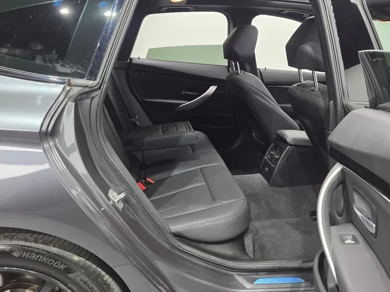 BMW 320 D xDrive M Sports, снимка 11 - Автомобили и джипове - 55144816