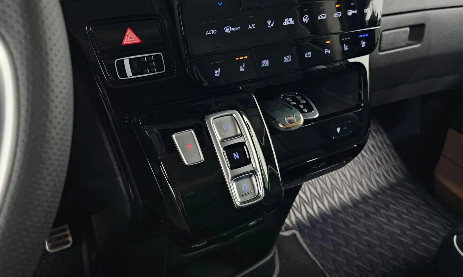 Hyundai Staria L3.5 Lounge 7-Seater Inspiration  - изображение 8