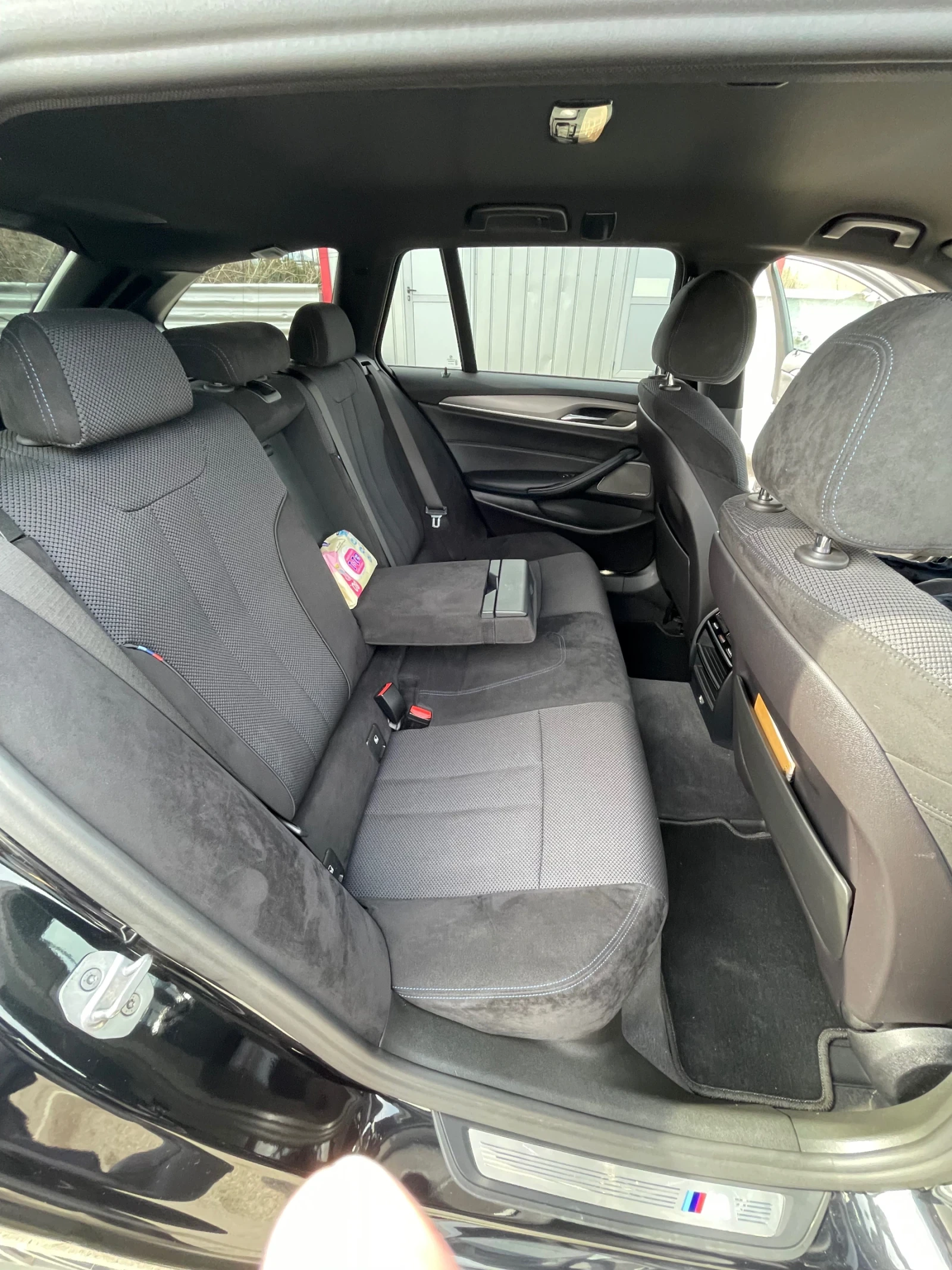 BMW 530 xDrive M Performance Shadow Line, снимка 13 - Автомобили и джипове - 53698218