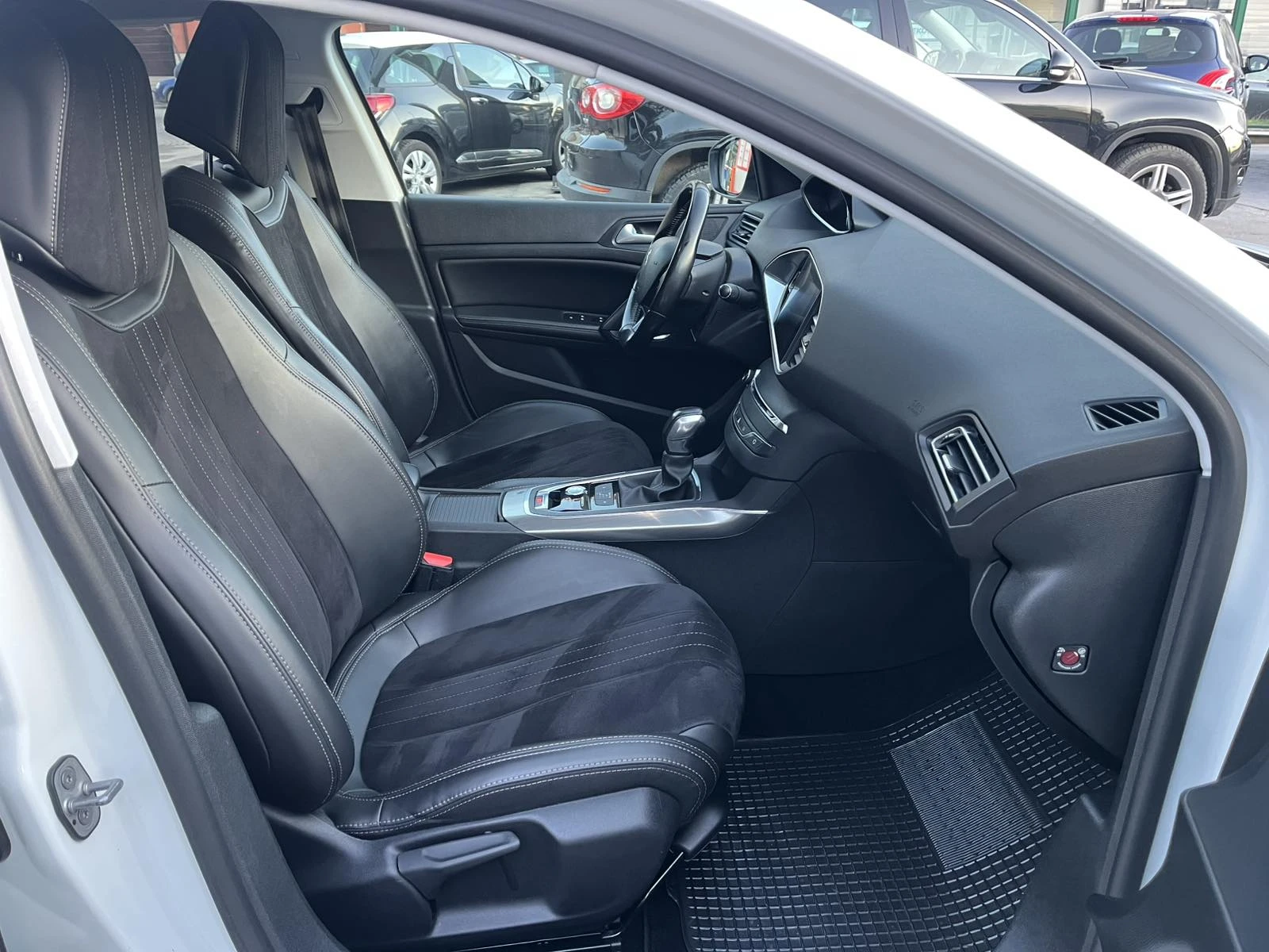 Peugeot 308 1.6 DISEL, снимка 15 - Автомобили и джипове - 53816056