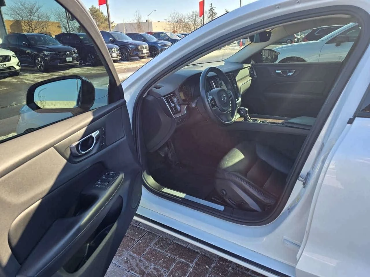 Volvo S60 * R design* БЕЗ ЗАБЕЛЕЖКИ* ФИКСИРНА ЦЕНА* , снимка 11 - Автомобили и джипове - 53997671