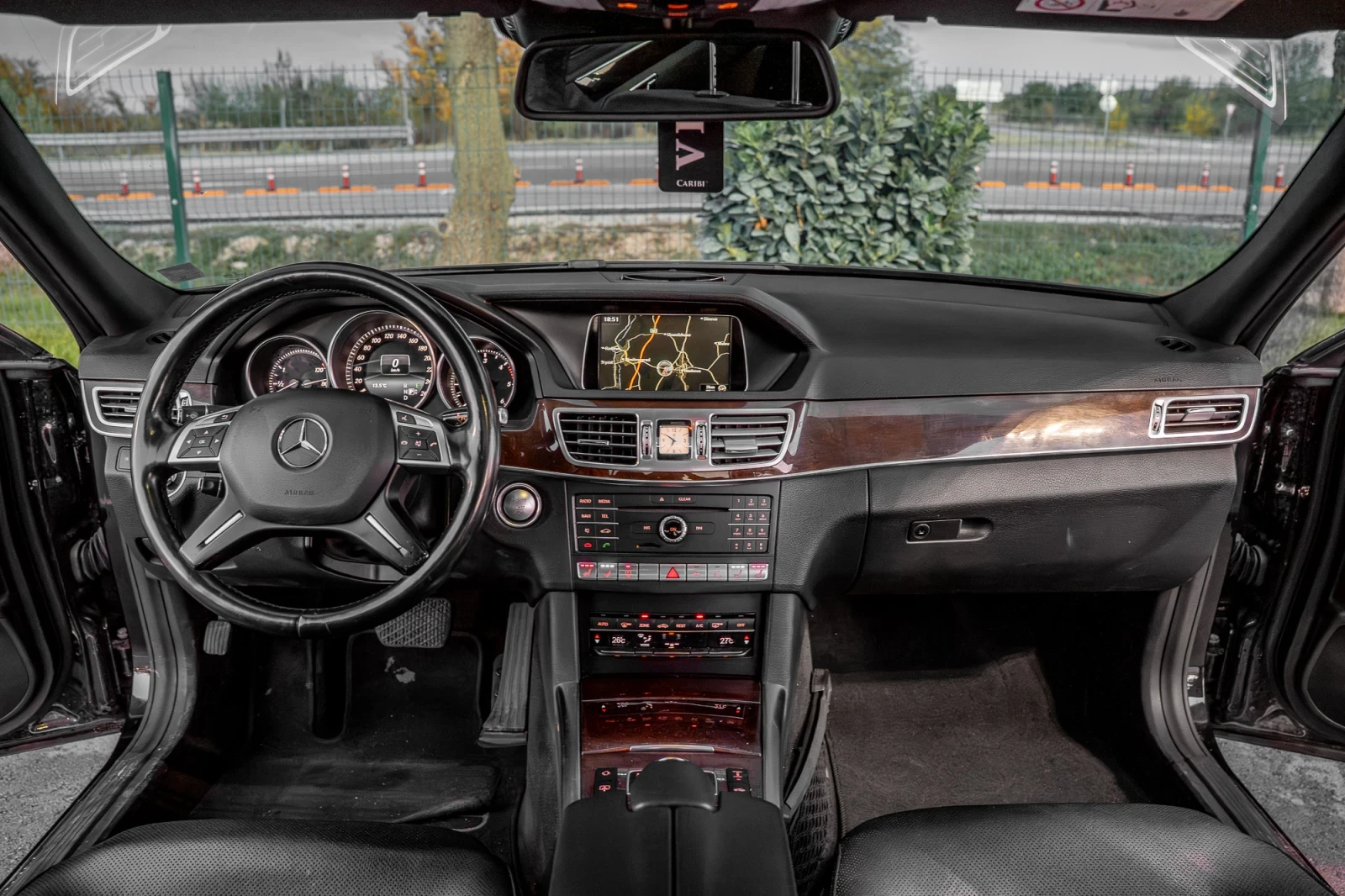 Mercedes-Benz E 350, снимка 13 - Автомобили и джипове - 54781059