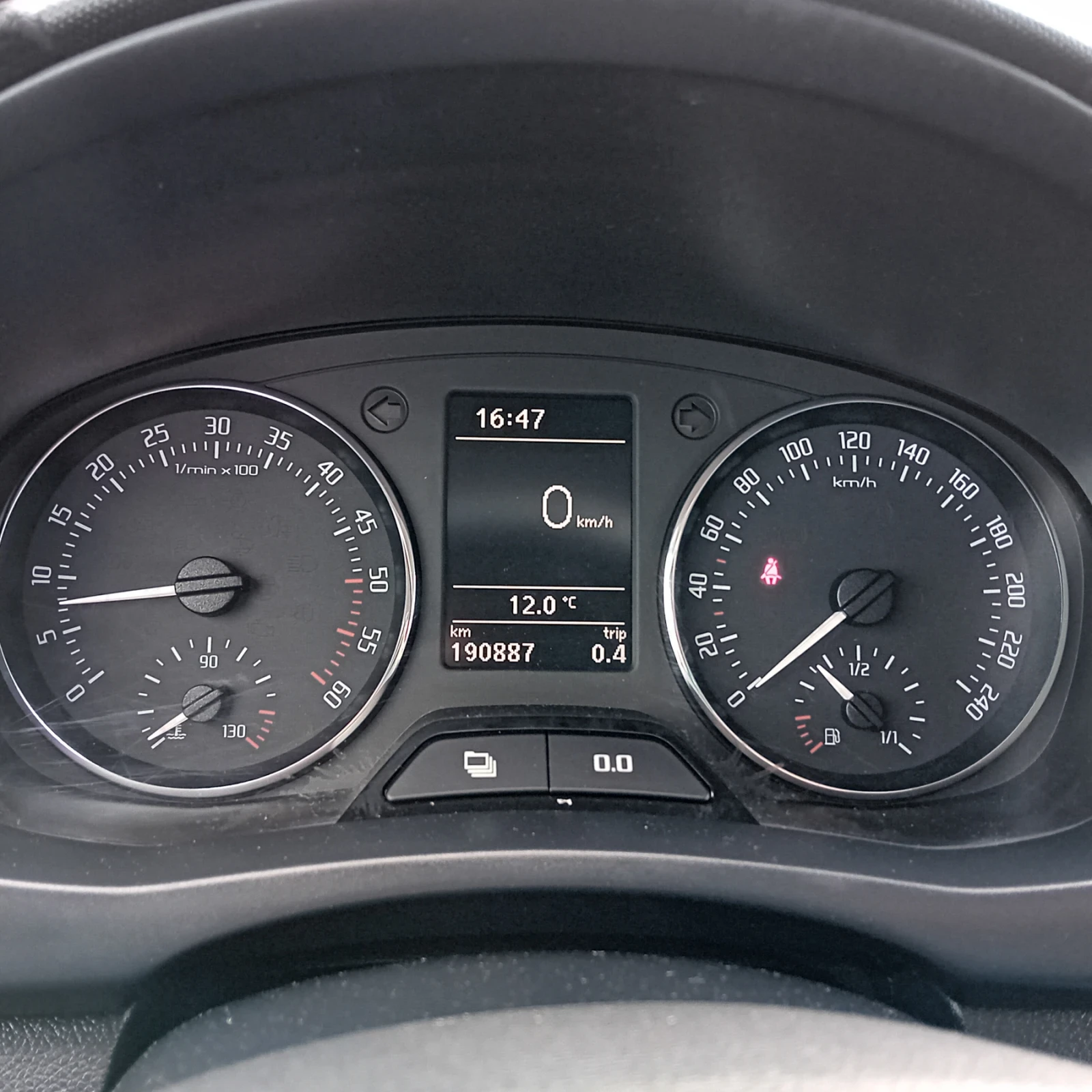 Skoda Fabia 1.6TDI facelift , снимка 12 - Автомобили и джипове - 54237190