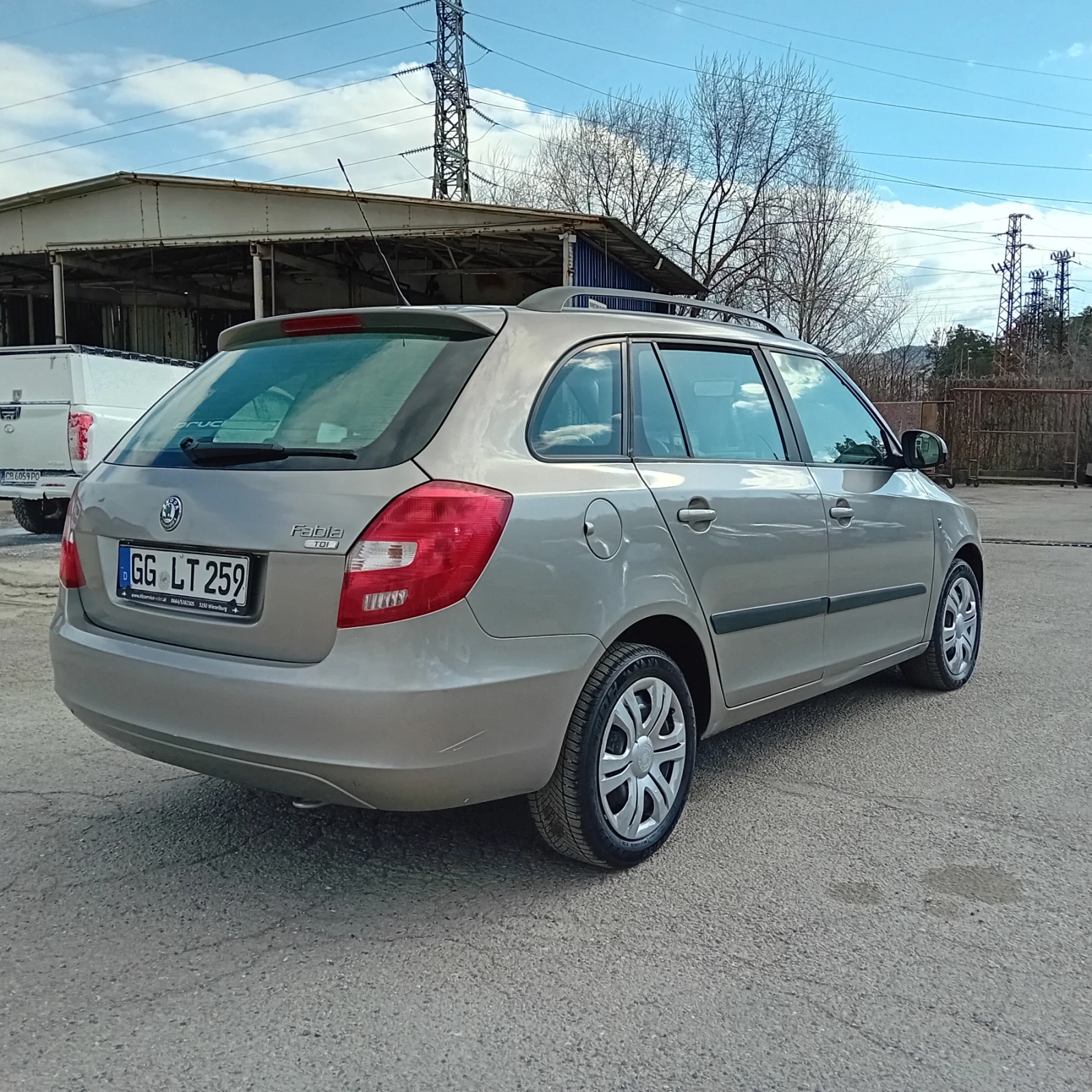Skoda Fabia 1.6TDI facelift , снимка 4 - Автомобили и джипове - 54237190