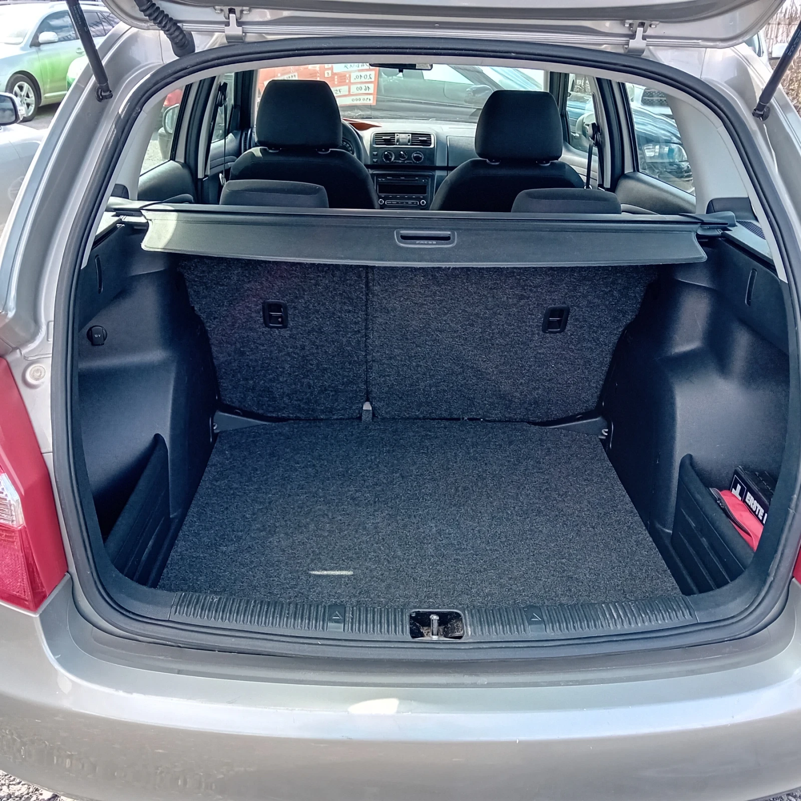 Skoda Fabia 1.6TDI facelift , снимка 14 - Автомобили и джипове - 54237190