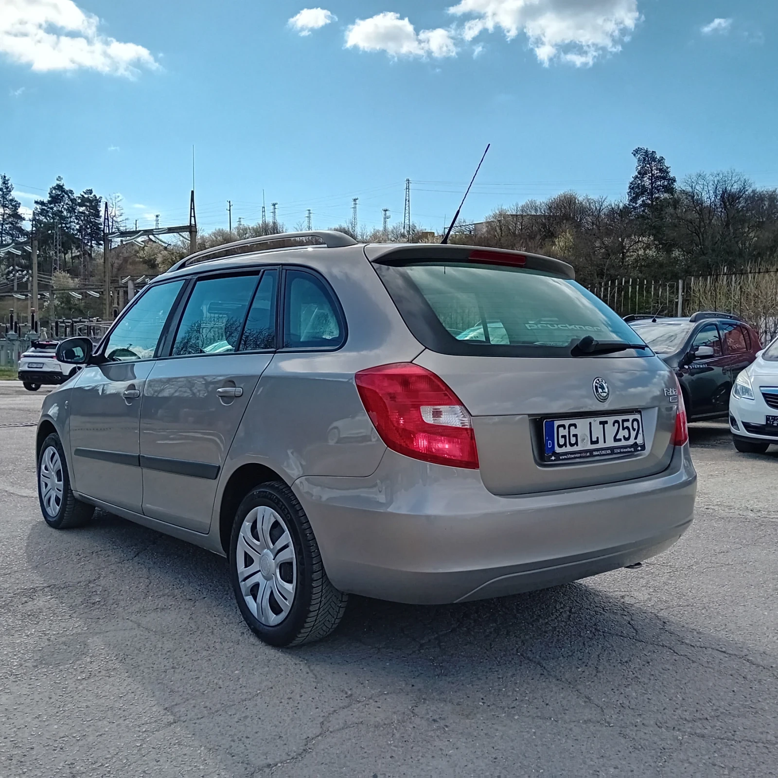 Skoda Fabia 1.6TDI facelift , снимка 5 - Автомобили и джипове - 54237190