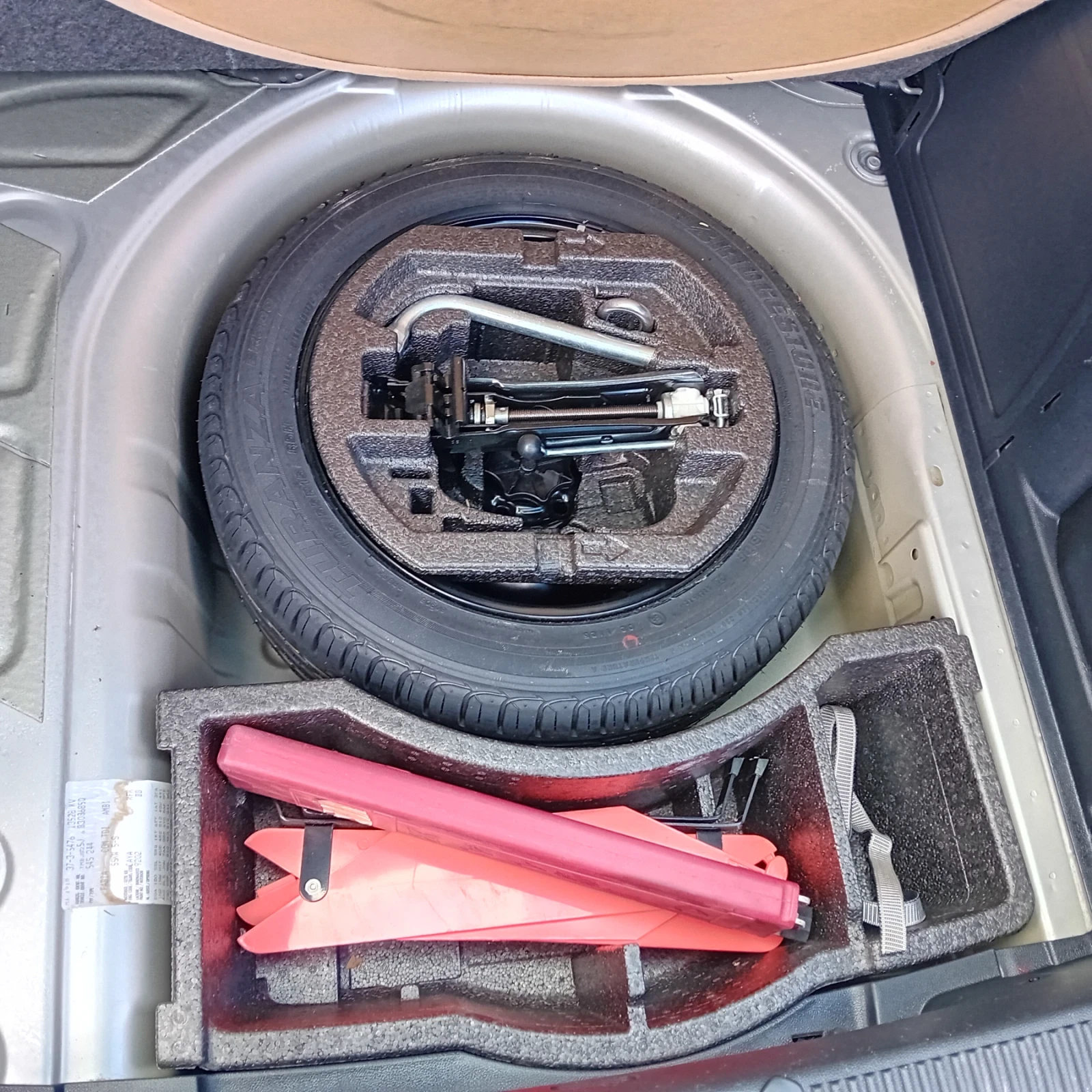 Skoda Fabia 1.6TDI facelift , снимка 15 - Автомобили и джипове - 54237190