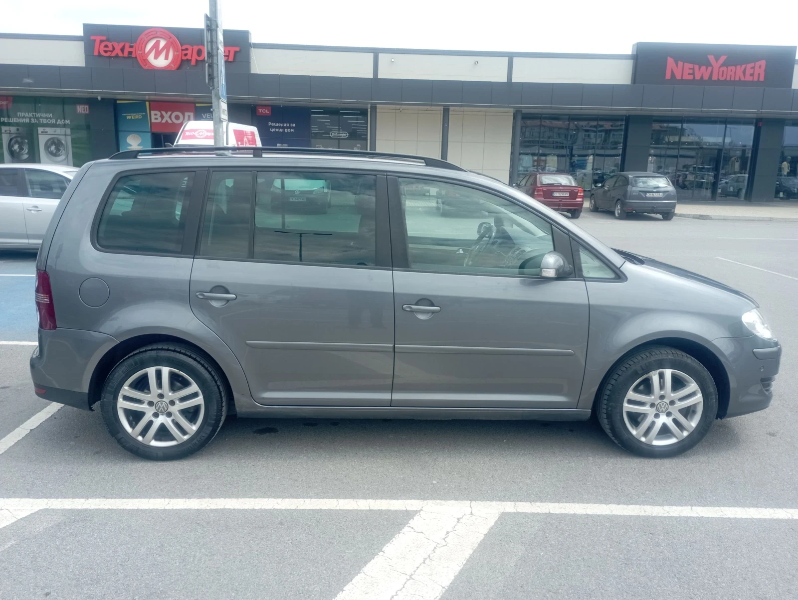 VW Touran 1.6, 102p.s., снимка 3 - Автомобили и джипове - 54247354