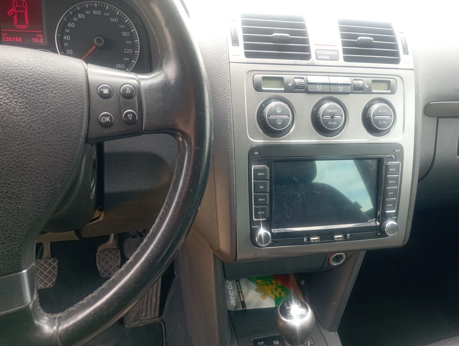 VW Touran 1.6, 102p.s., снимка 8 - Автомобили и джипове - 54247354