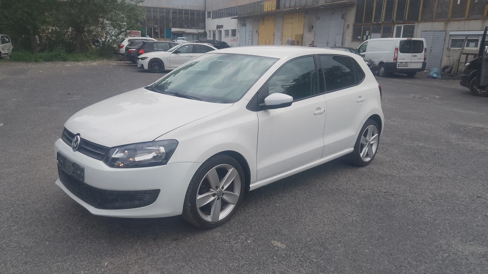 VW Polo 1.4i-avtomat, снимка 2 - Автомобили и джипове - 54598804