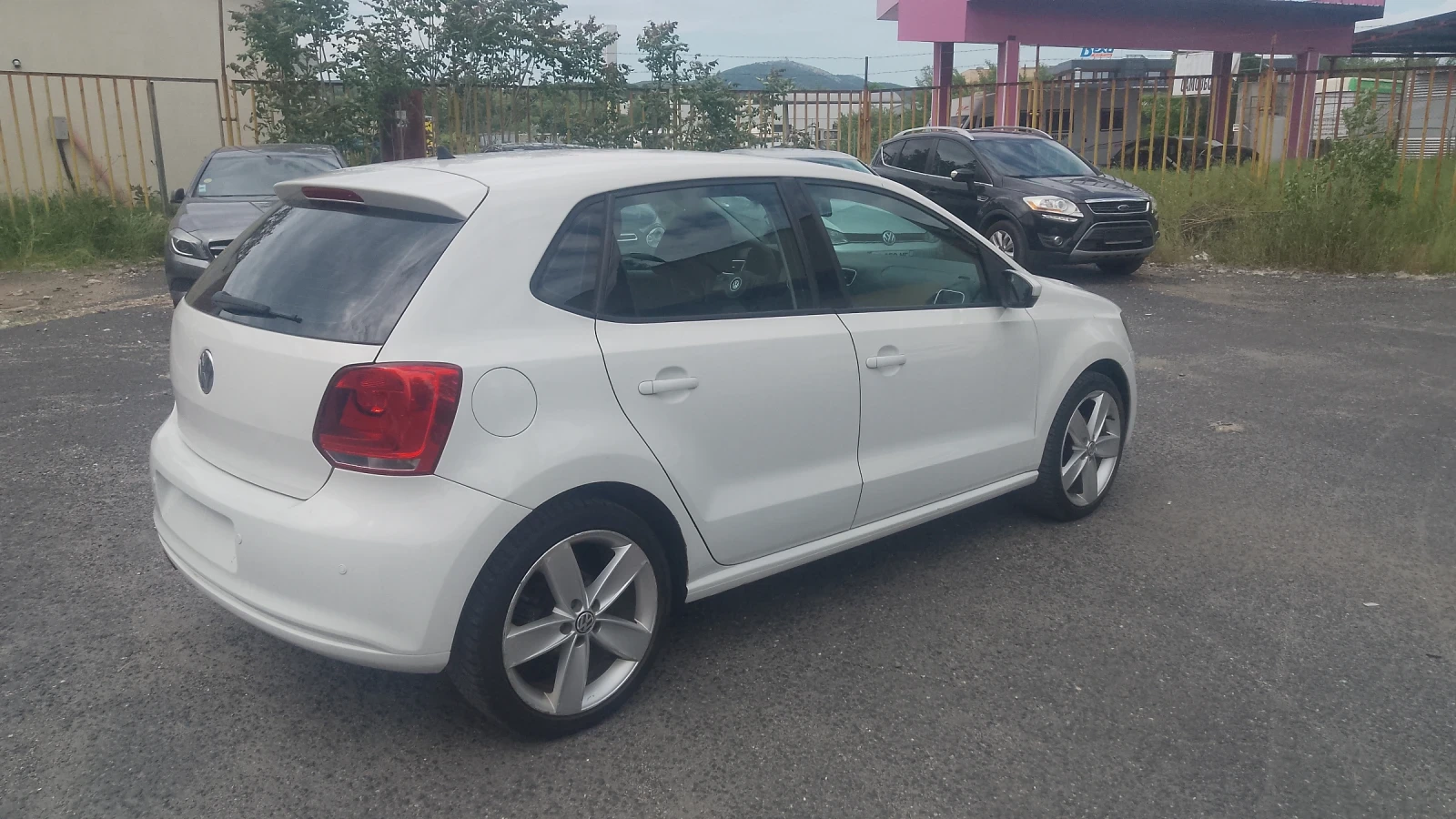 VW Polo 1.4i-avtomat, снимка 4 - Автомобили и джипове - 54598804