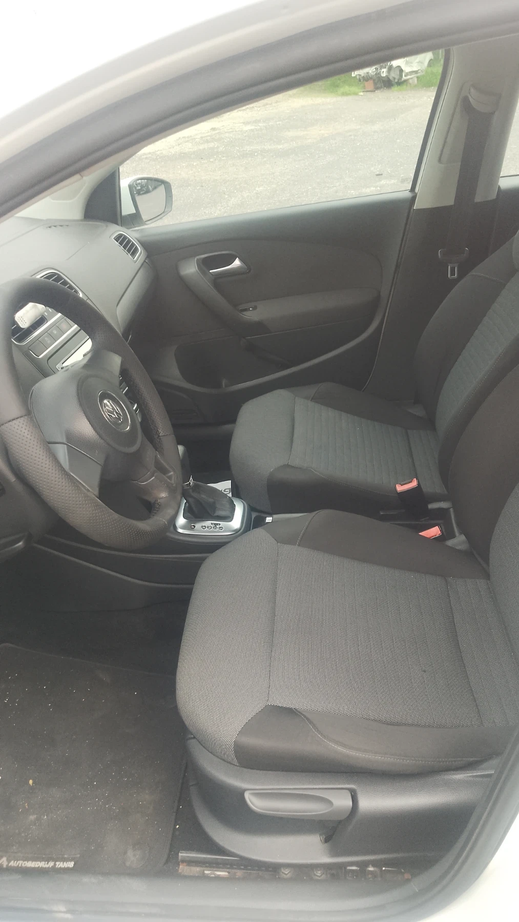 VW Polo 1.4i-avtomat, снимка 8 - Автомобили и джипове - 54598804