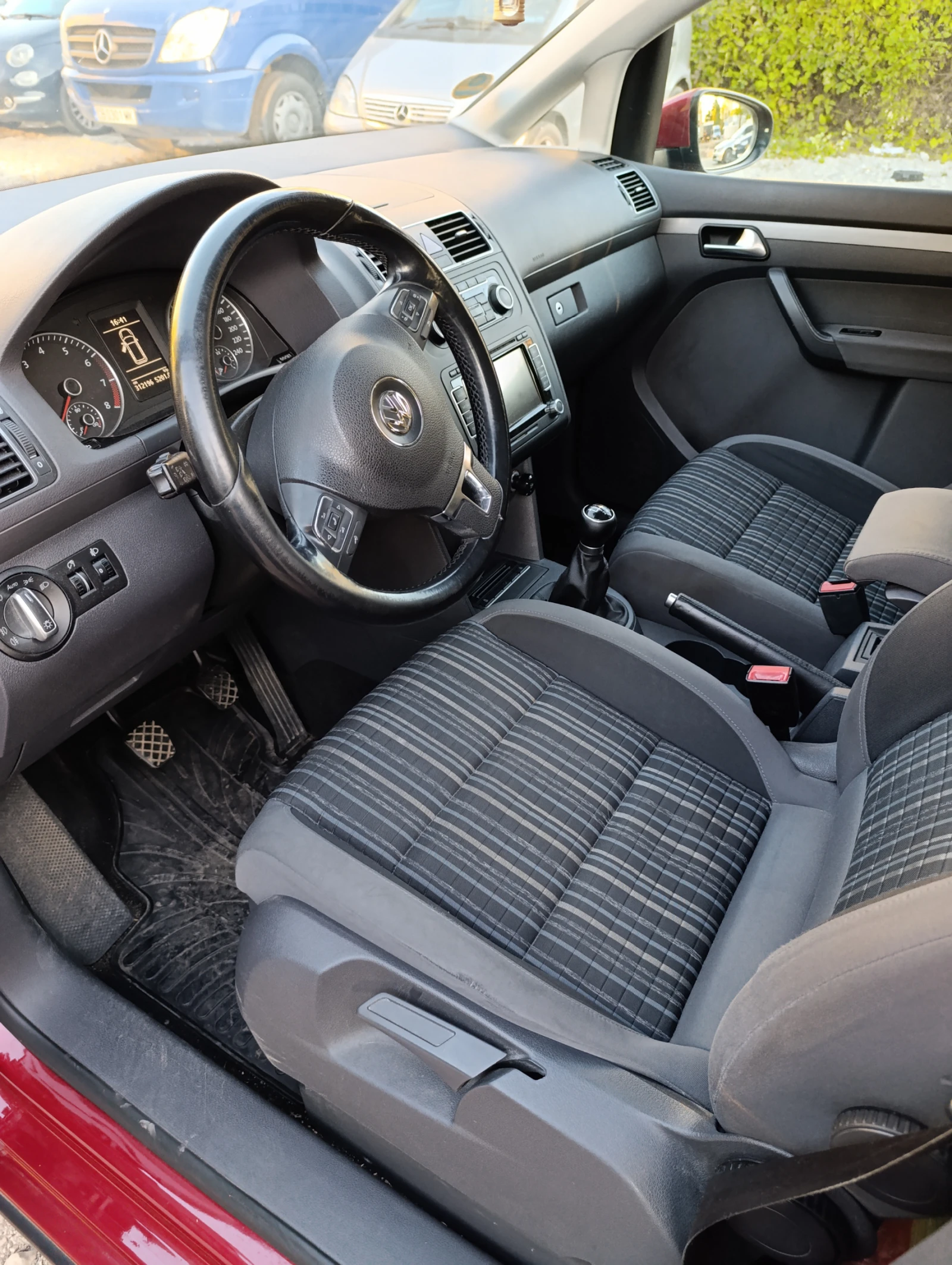 VW Touran Cross, снимка 8 - Автомобили и джипове - 54728828