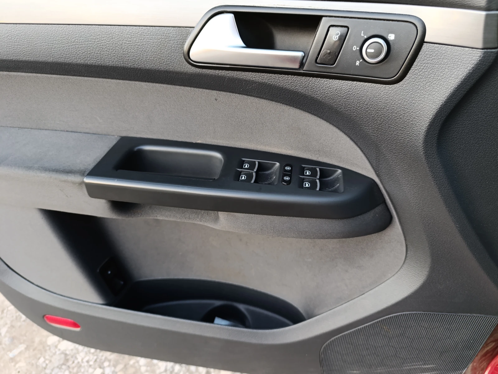 VW Touran Cross, снимка 12 - Автомобили и джипове - 54728828