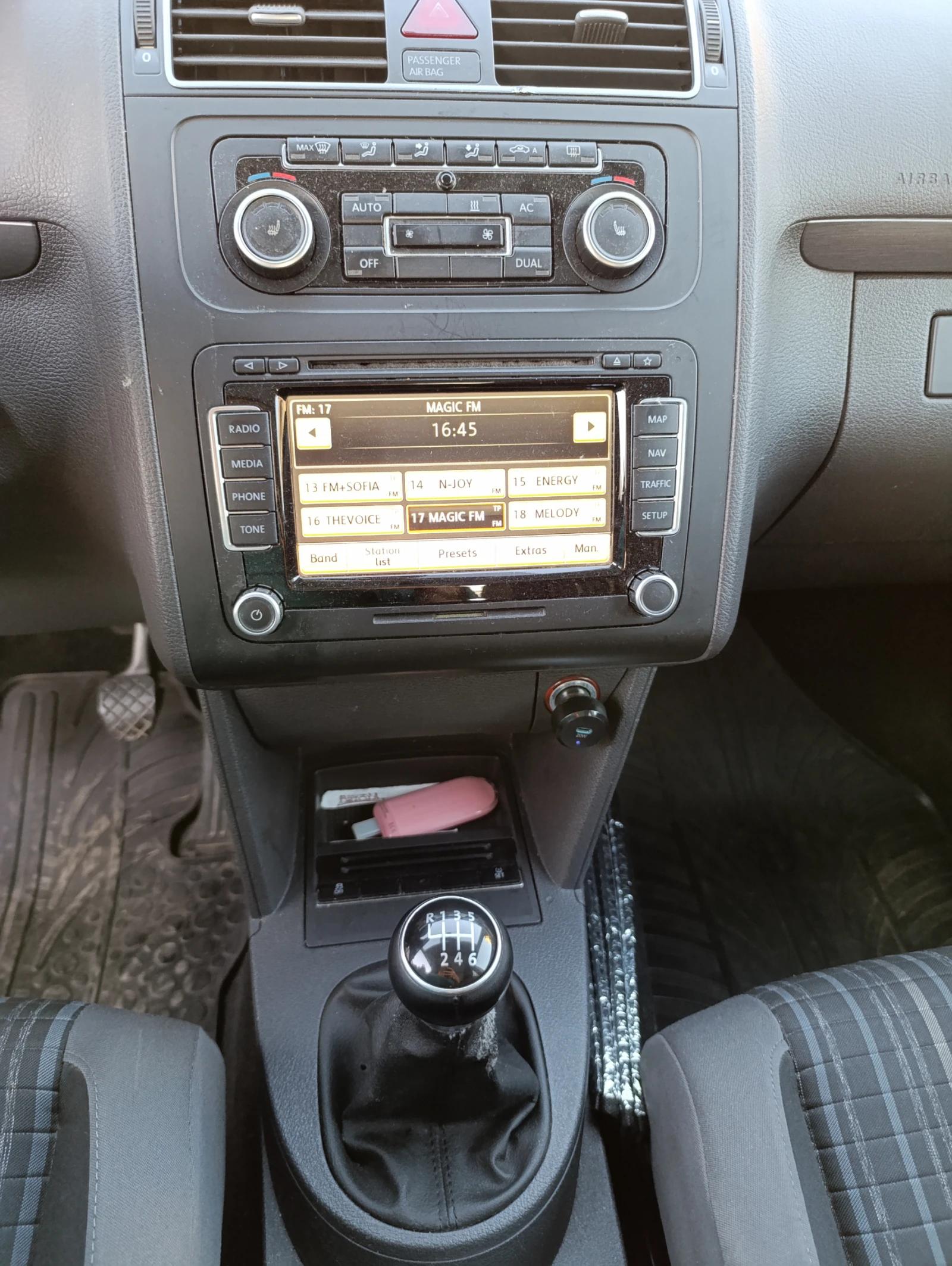 VW Touran Cross, снимка 14 - Автомобили и джипове - 54728828