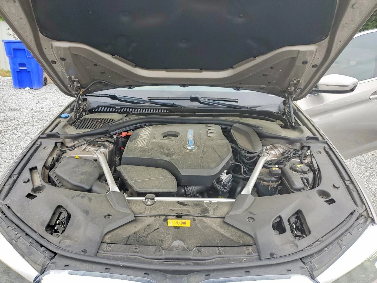 BMW 530E Plug-in Hybrid | PANO | ПОДГРЕВ | БЯЛА КОЖА | CAM , снимка 10 - Автомобили и джипове - 54732885