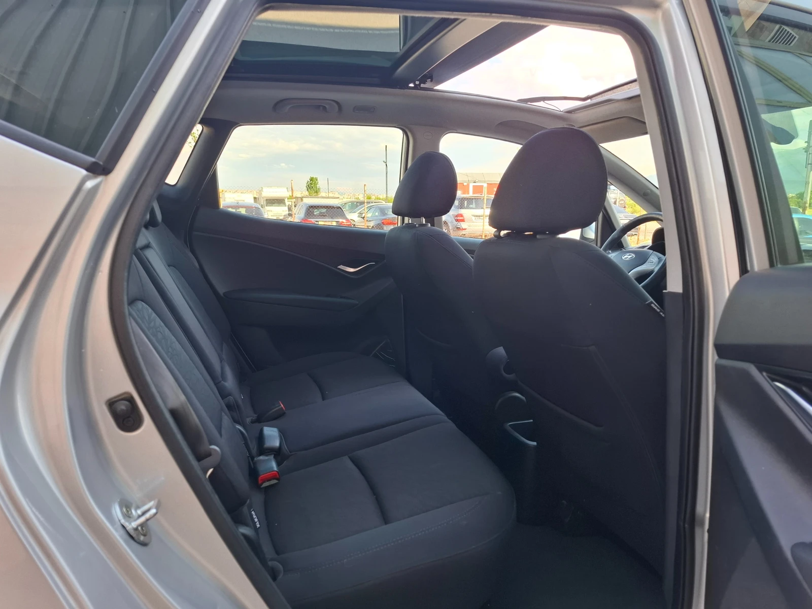 Hyundai Ix20 1.6i 125ps AUTOMAT / PANORAMA , снимка 10 - Автомобили и джипове - 54766606